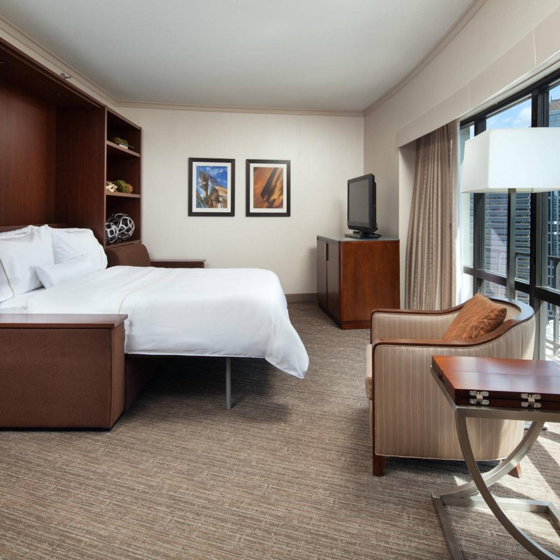 1 Bedroom, Executive, Suite, Middle Floor