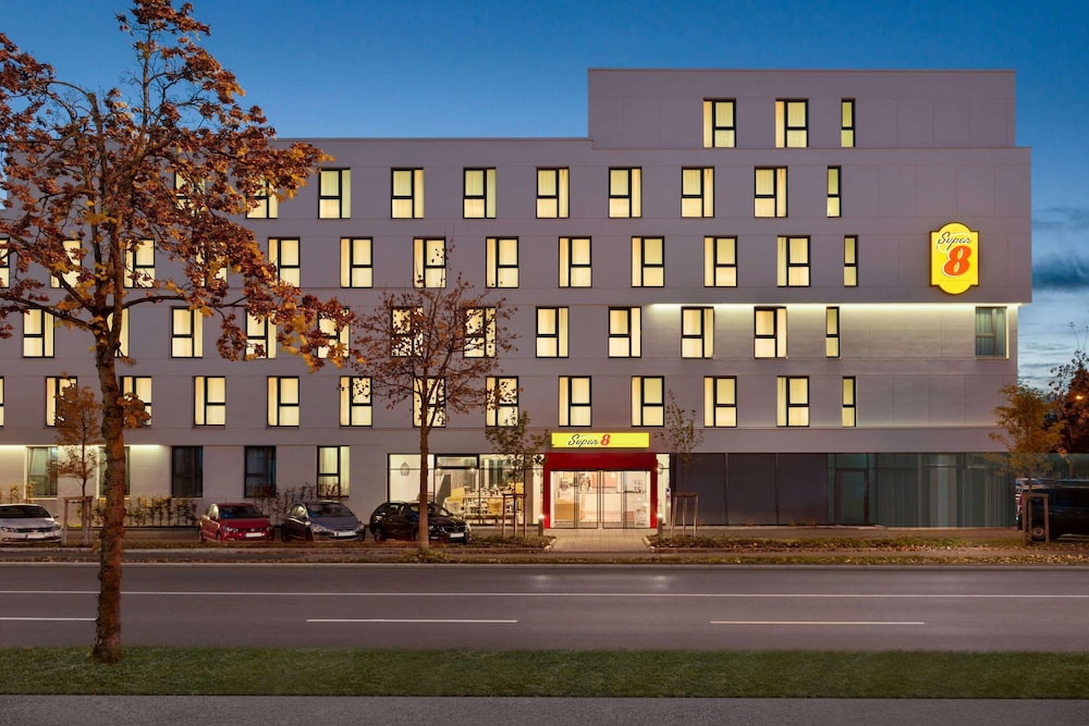 Super 8 by Wyndham Augsburg in AUGSBURG