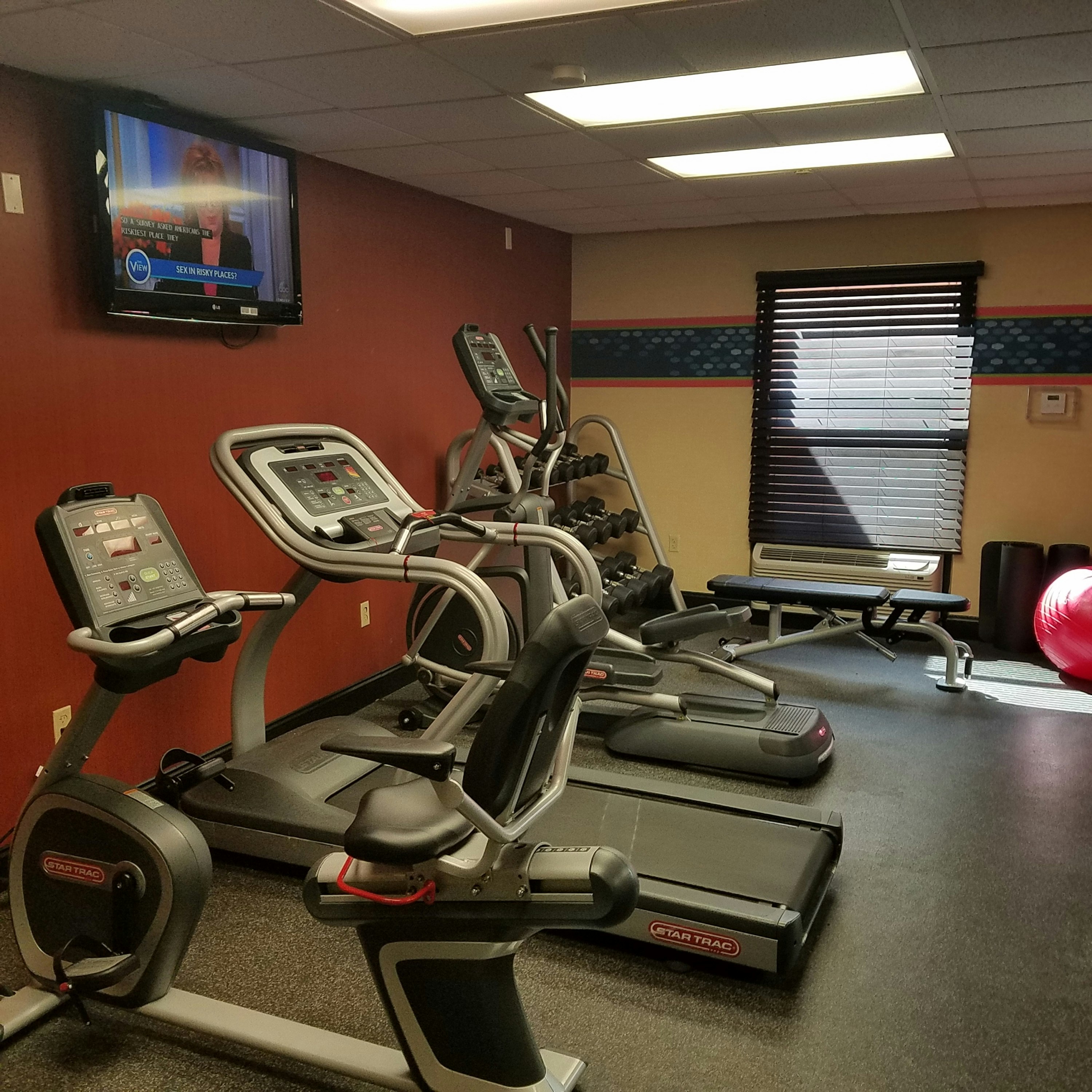Hampton Inn & Suites Kansas City-Merriam 17/36