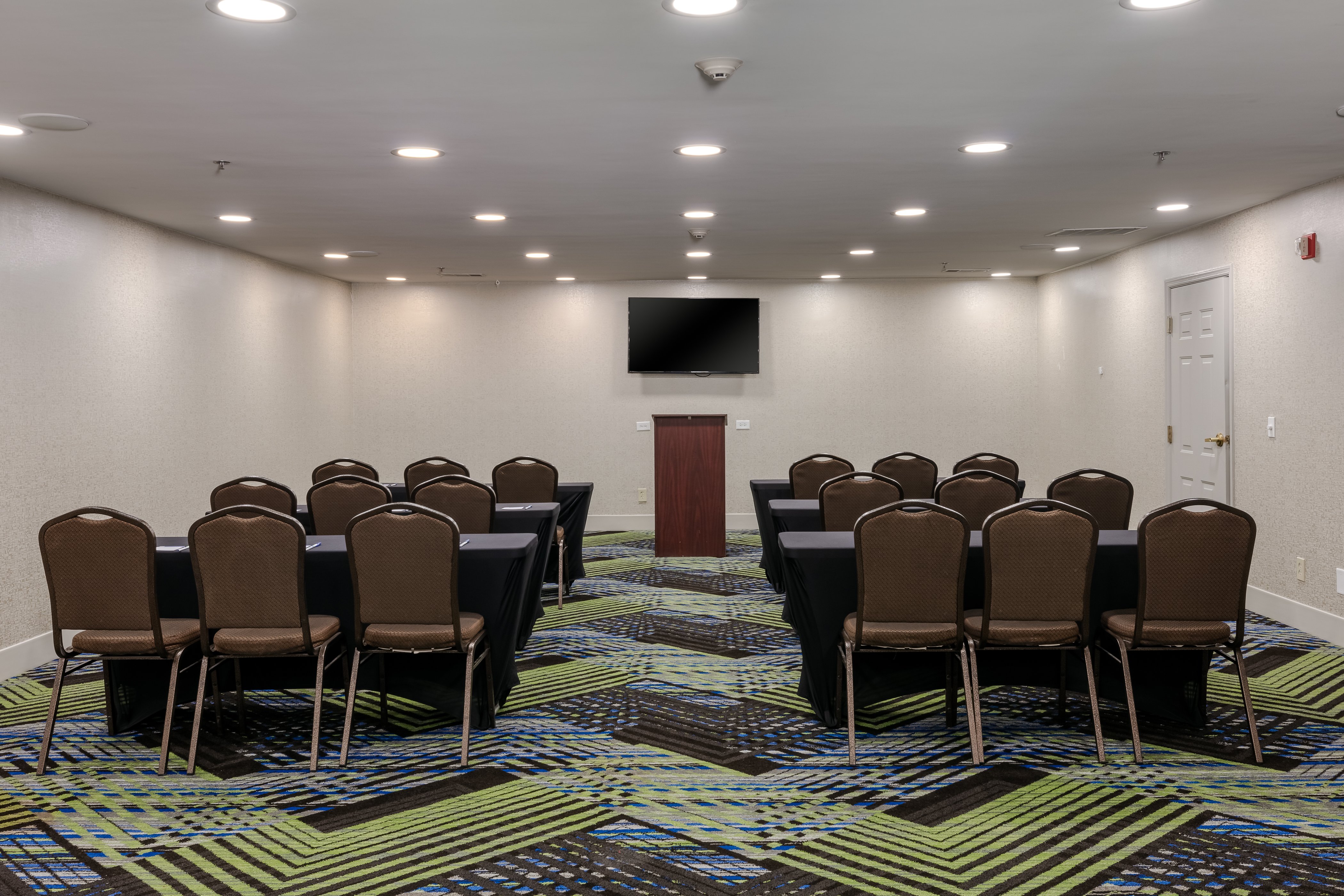 Holiday Inn Express Alpharetta Roswell 54/68