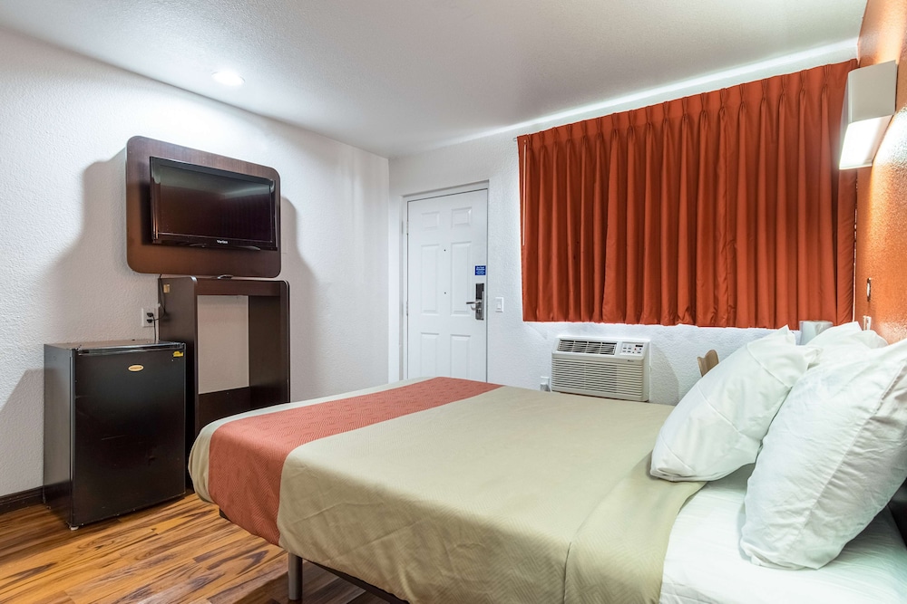 Motel6 Riverside, CA - UCR East 15/57