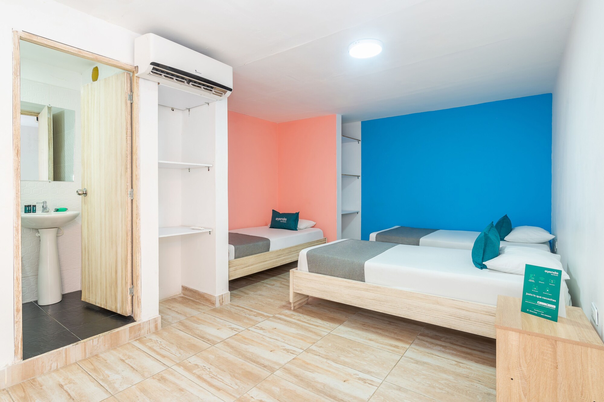 ROOM, QUADRUPLE