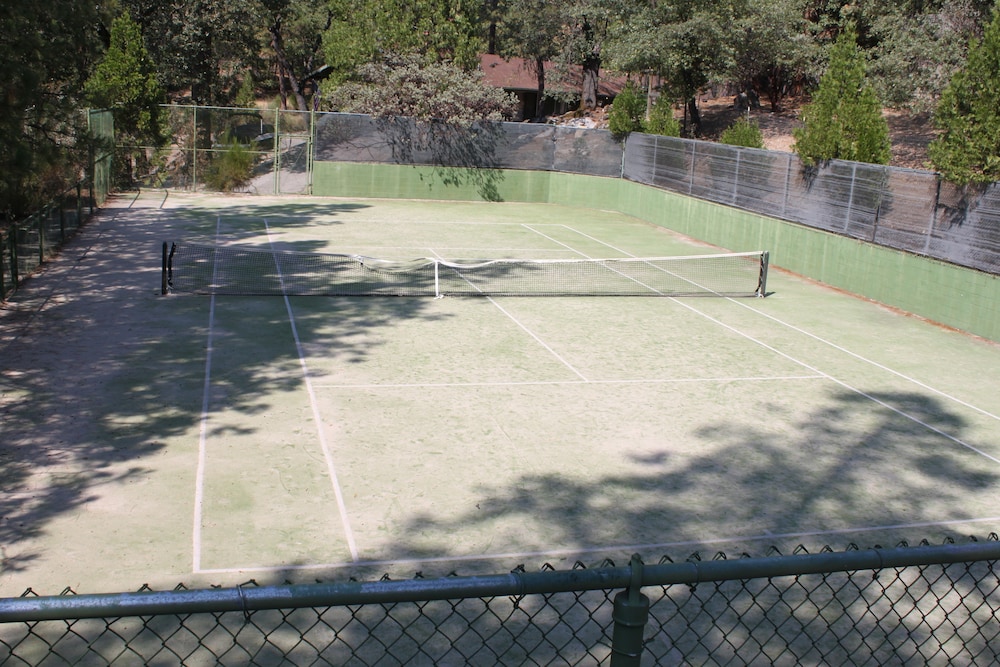 The Pines Resort 28/47