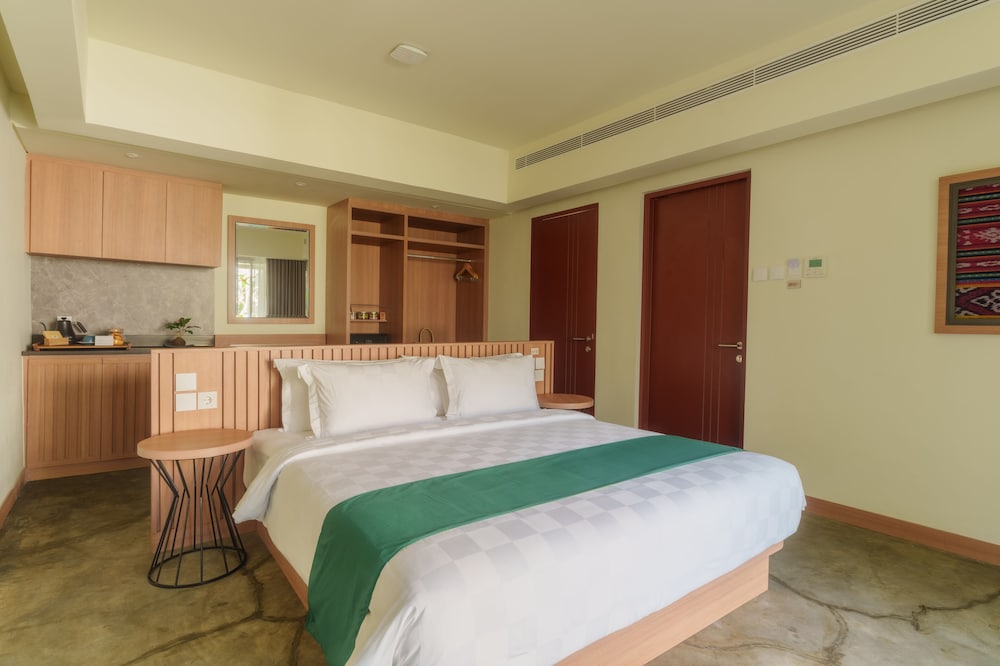 Ayom Suite 10/44