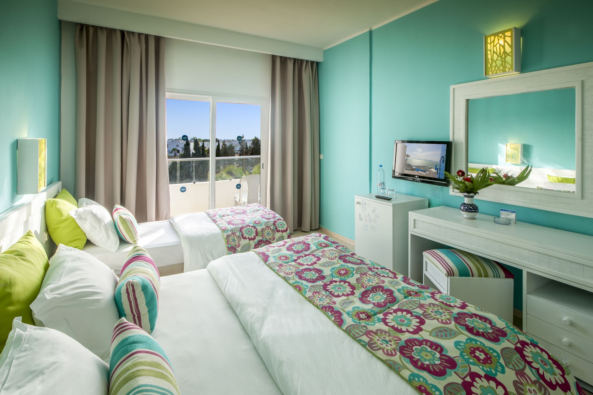 ROOM, QUADRUPLE
