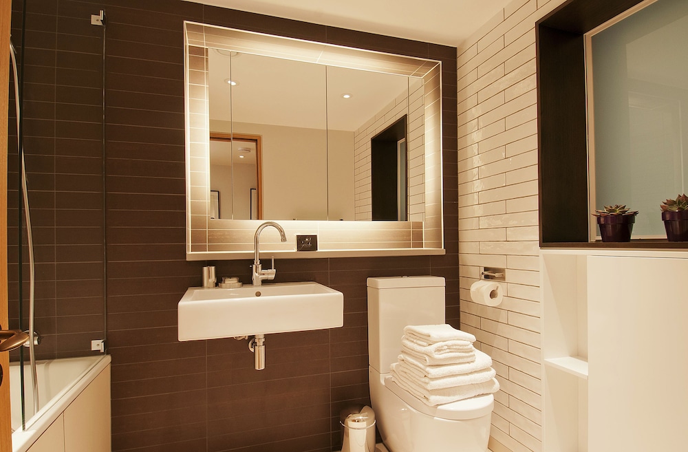 Superior St Christophers Place 25/27