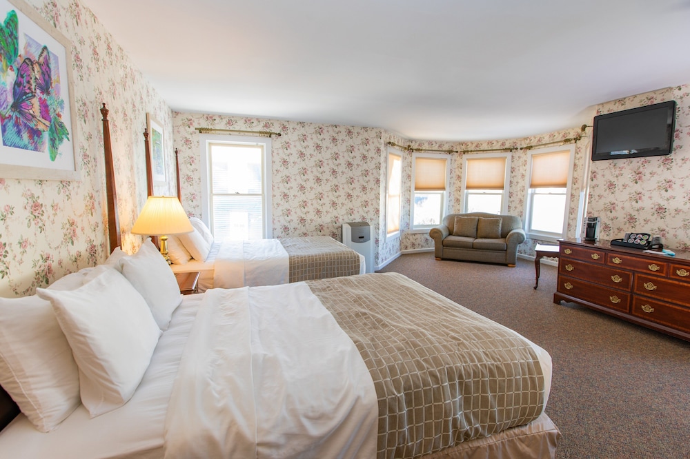 Lake View Hotel 5/46