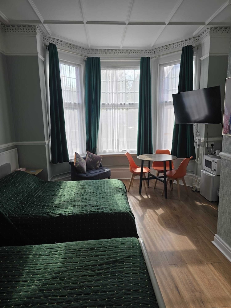 Avis Hotel Bromley 12/22