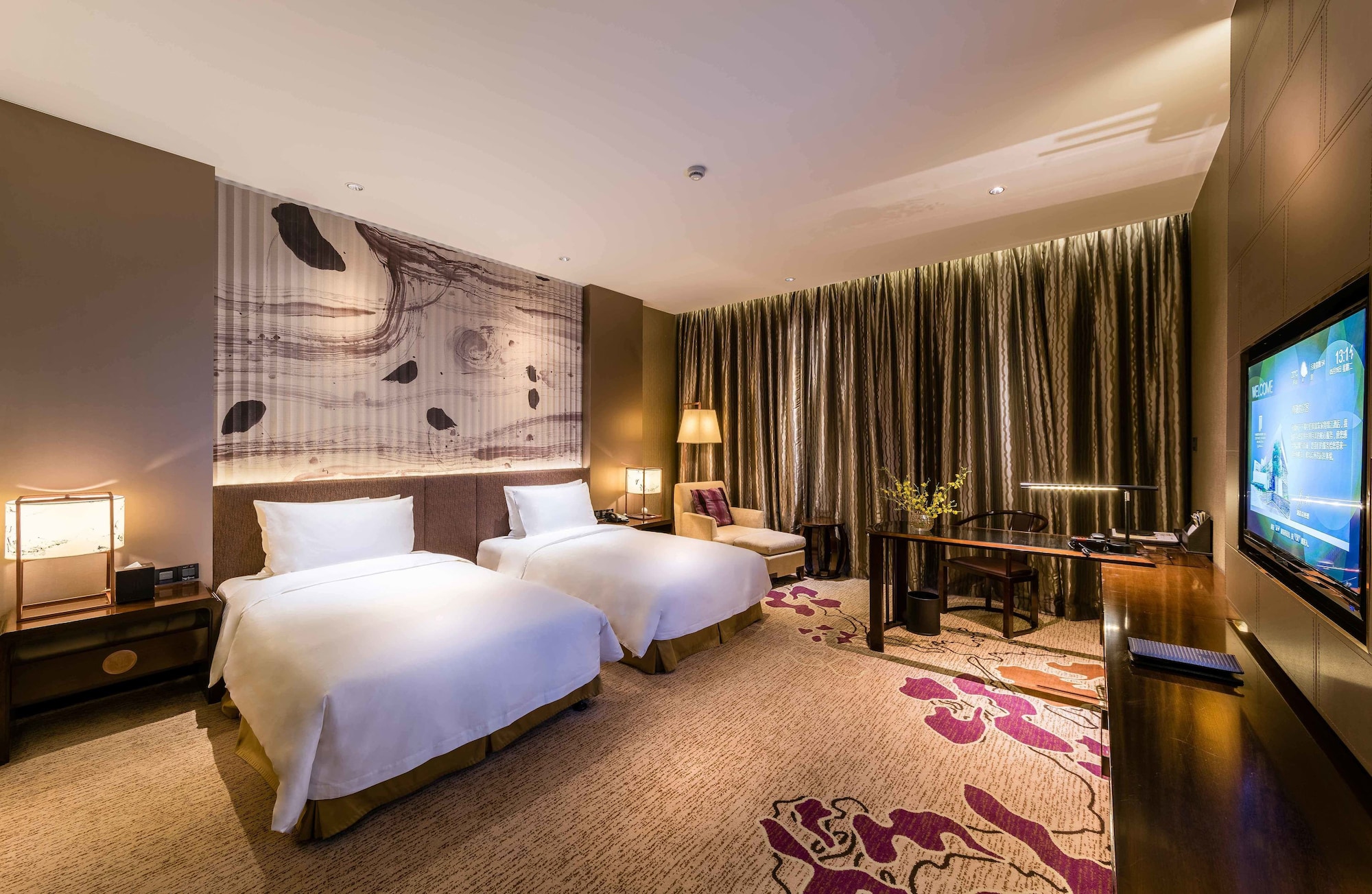 DELUXE, TWIN BEDS, LAKE VIEW