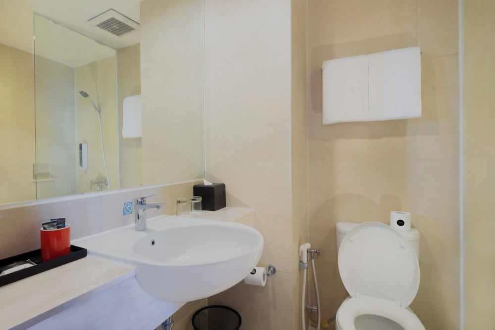 Hotel Neo Cirebon 48/51