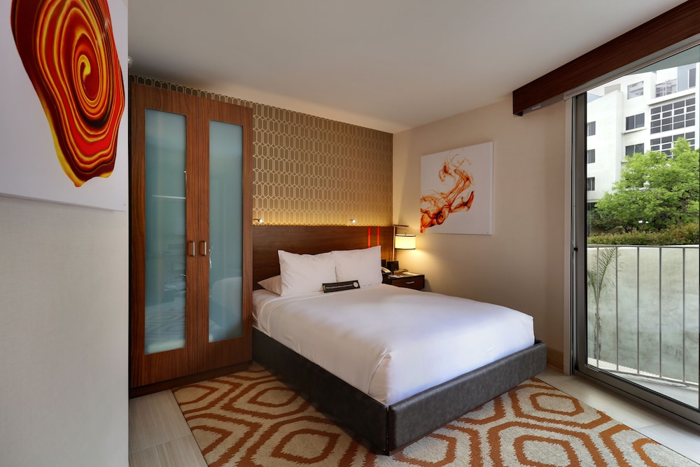 Angeleno Hotel 15/61