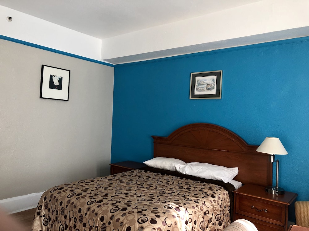 Admiral Hotel 17/56