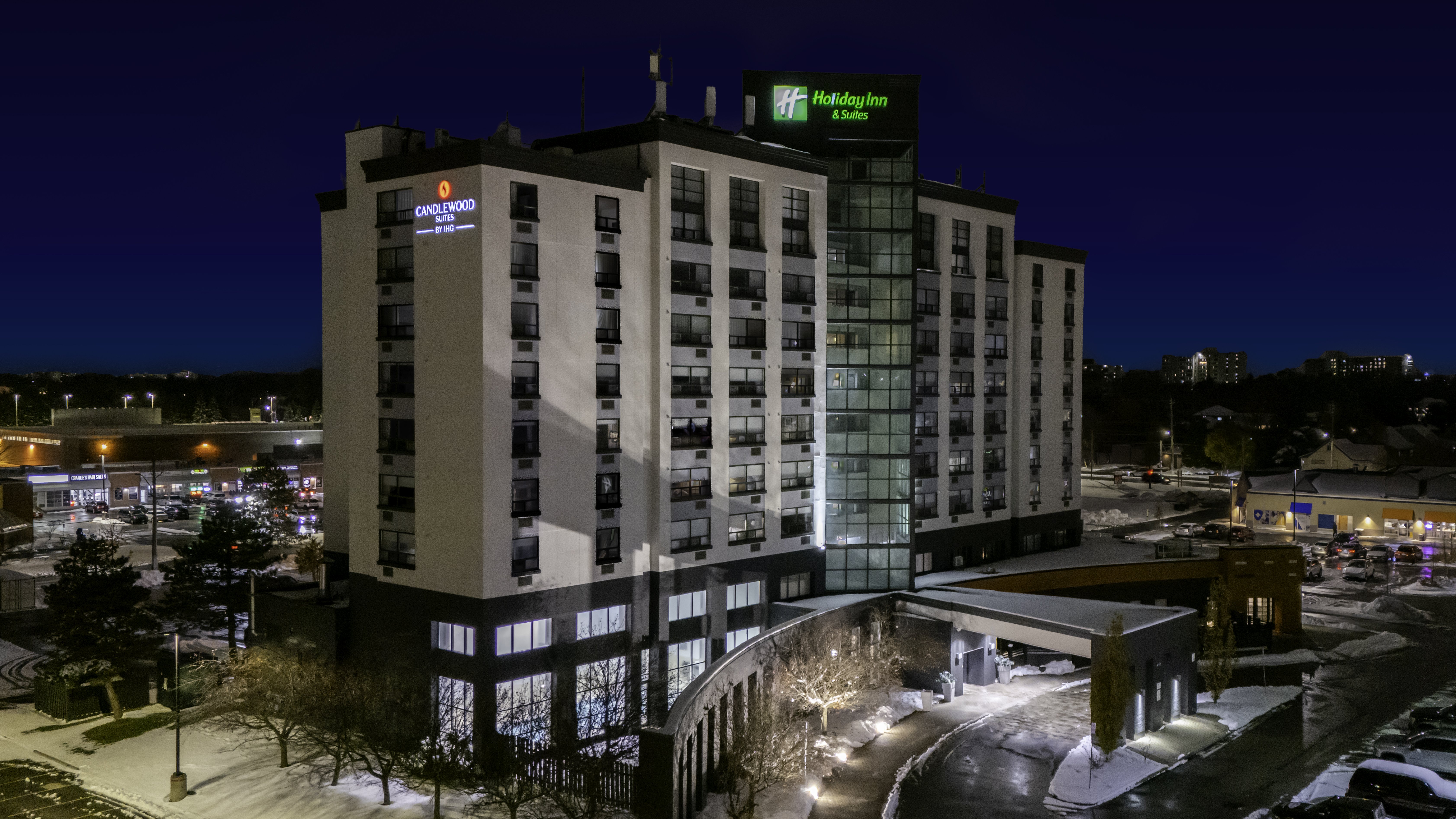 Holiday Inn Hotel And Suites London 3/50