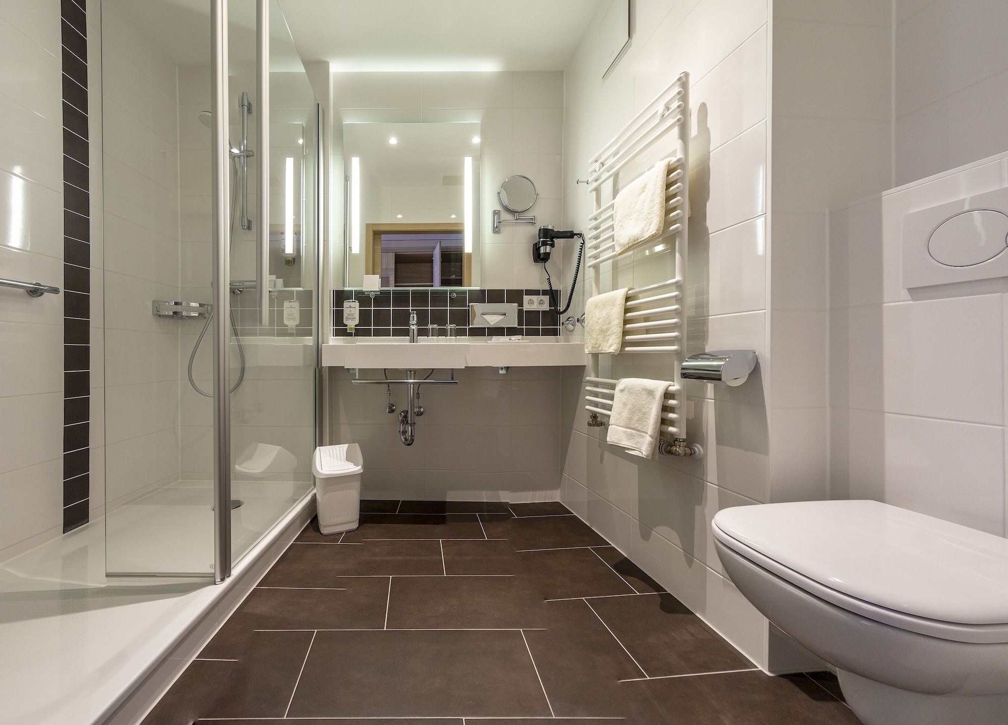 غرفة عائلية بسريرين منفصلين مع أريكة، Amber Hotel Bavaria 5/8