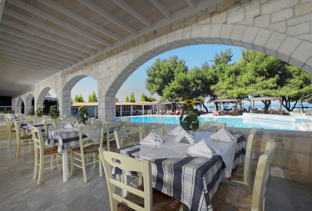 Portes Beach Hotel 33/64