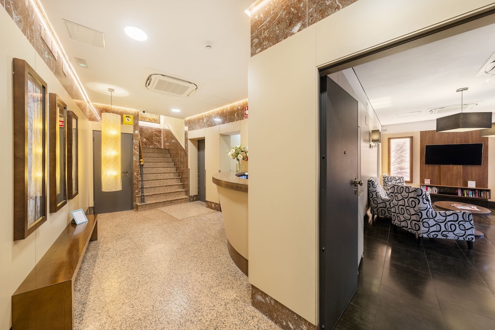 Hostal Ballesta 13/69