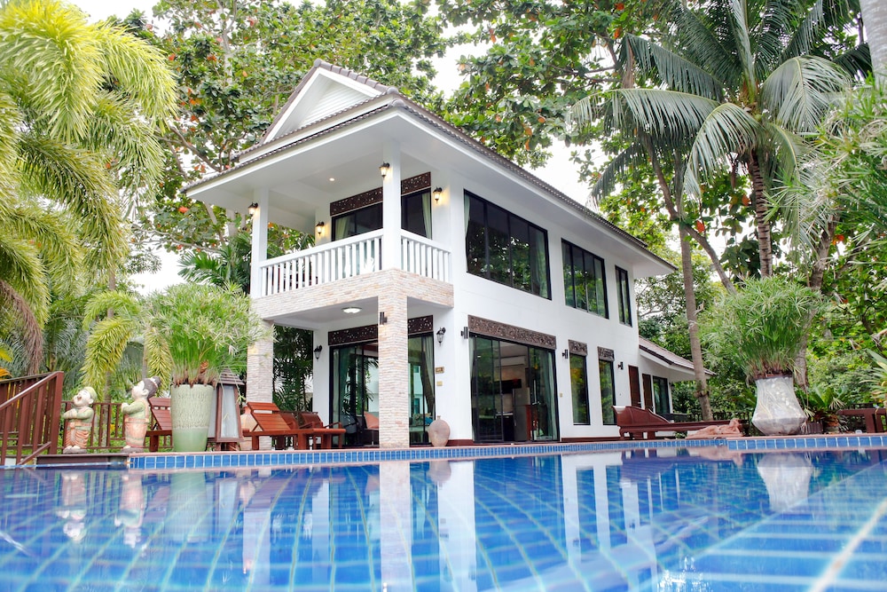 Racha Island Resort (ex Rayaburi Resort) 1/50