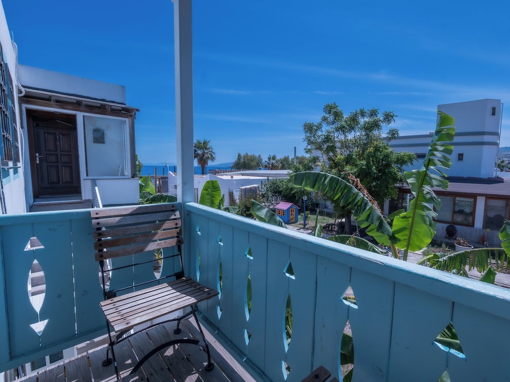 Kefi Beach And Suites 2/50