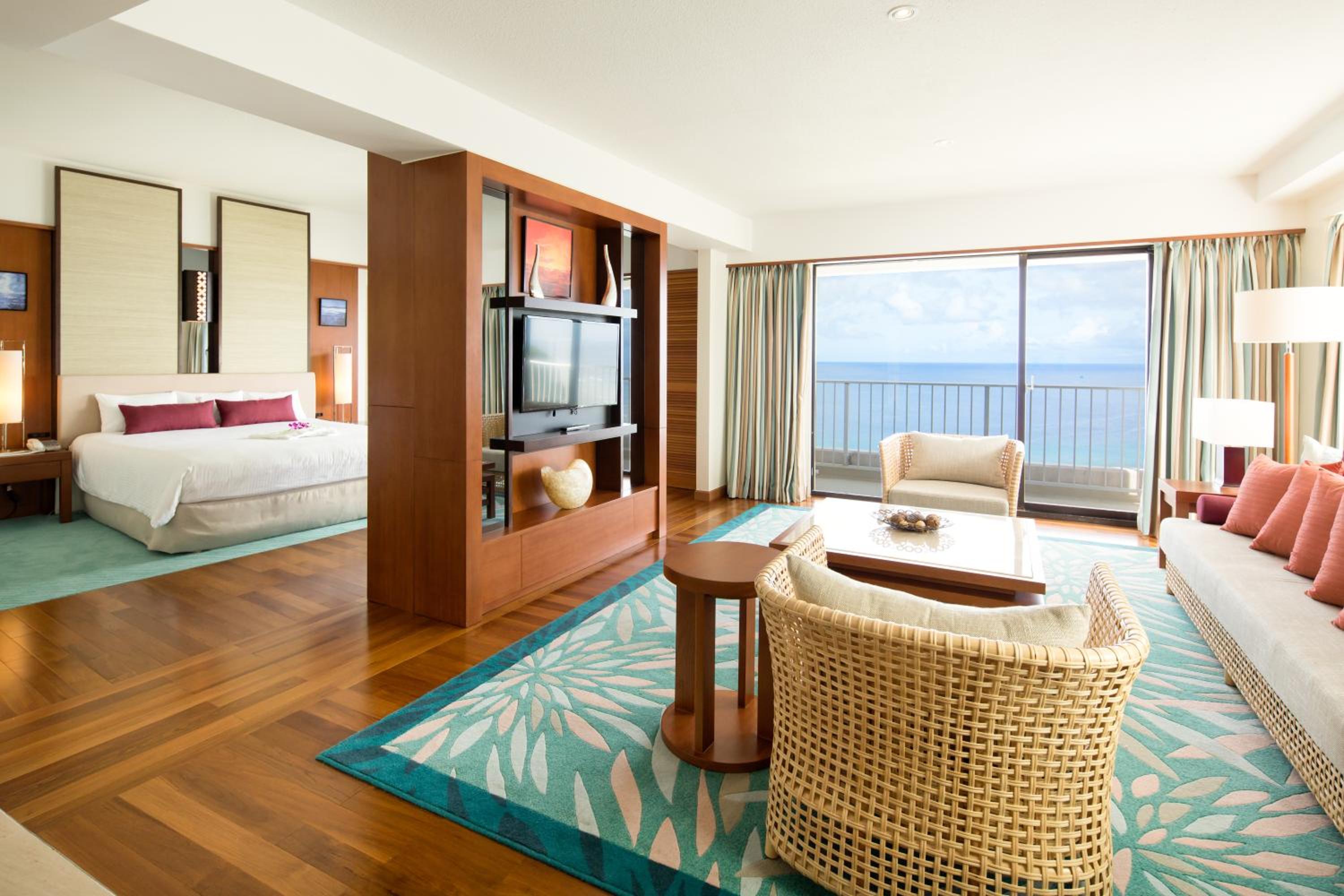 Premier, Suite, Ocean Front, Living Area, Lounge Access