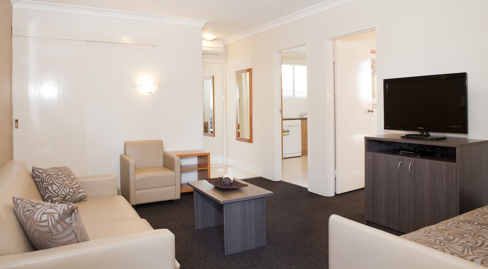 NARELLAN MOTOR INN 39/54