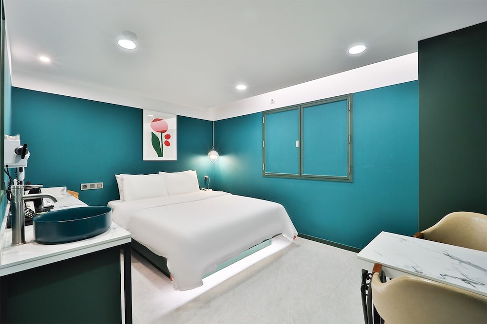 Ytt Motel 10/84