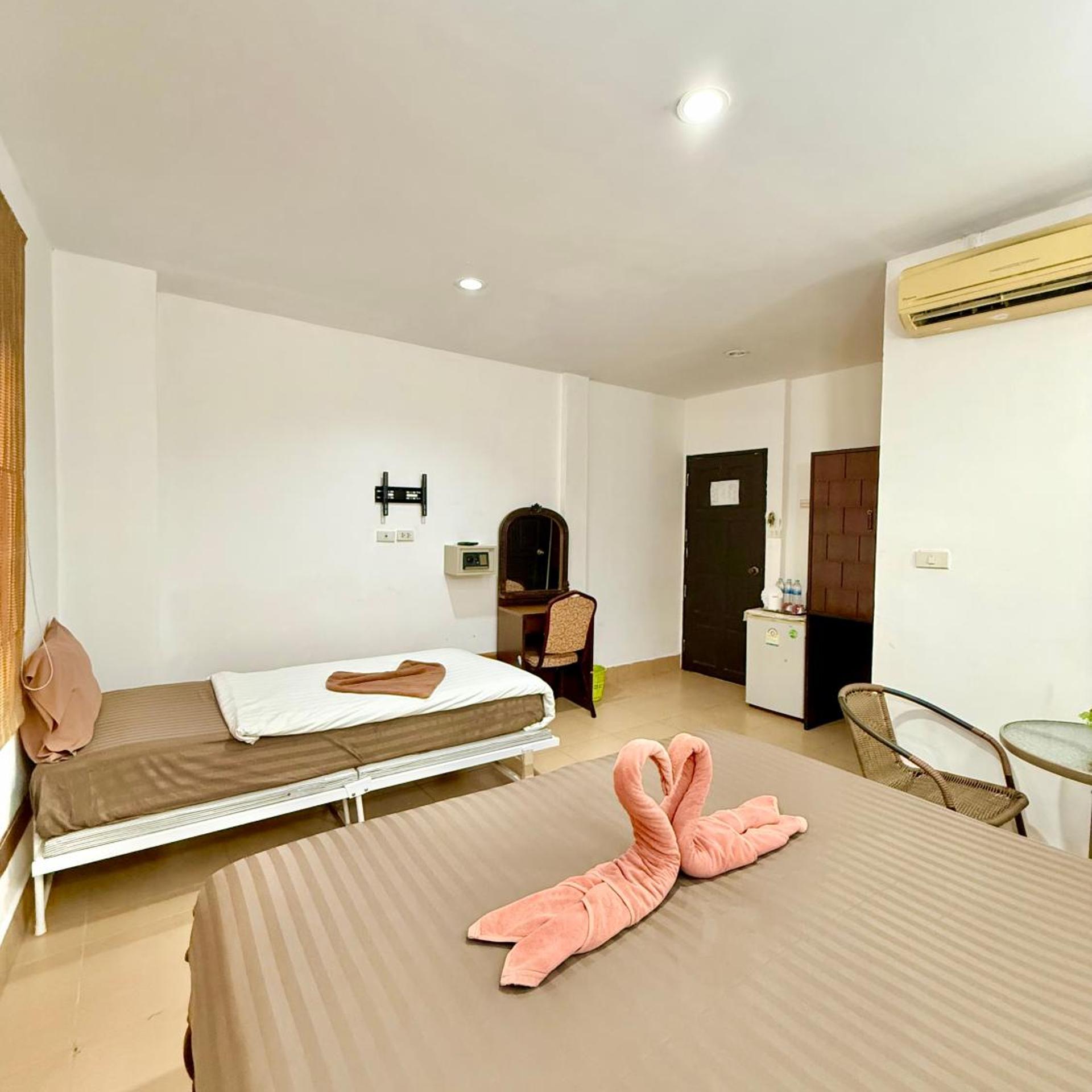 Happy Holidays Hotel 18/50