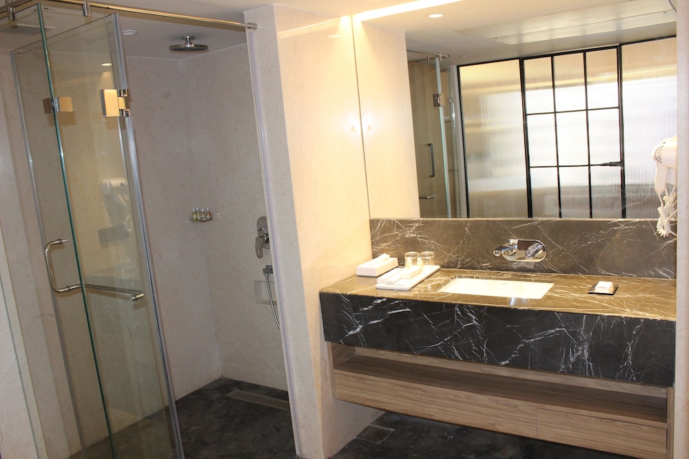 SUITE, SINGLE BED