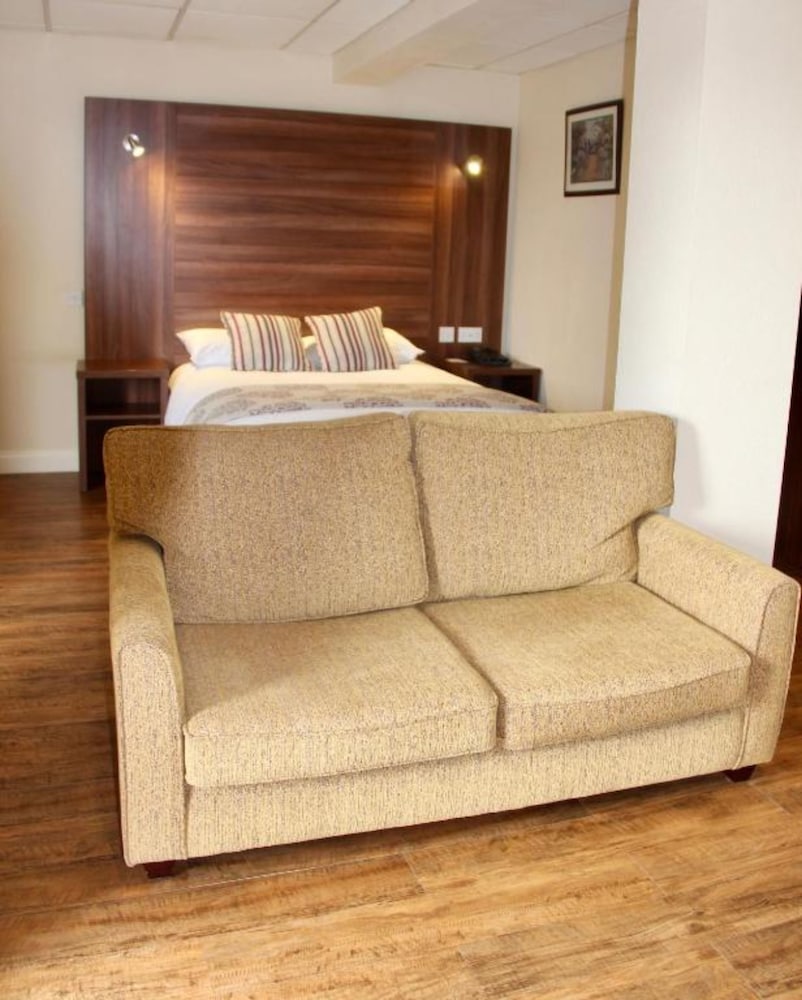 Oliver Cromwell Hotel 27/50