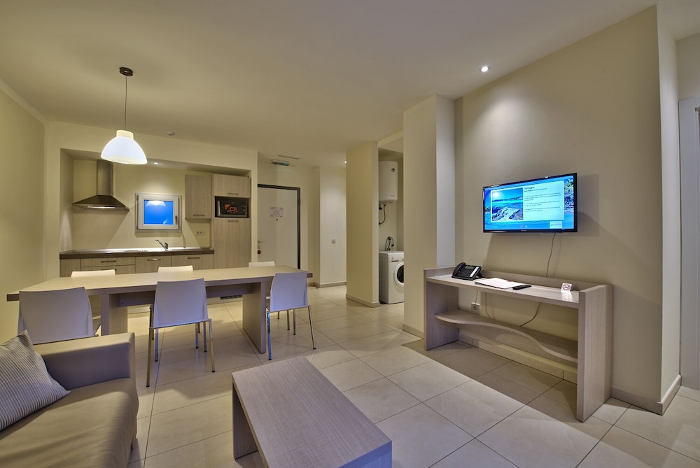 Crvena Luka Family Hotel 34/78