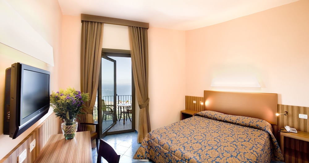 Grand Hotel Due Golfi 16/45