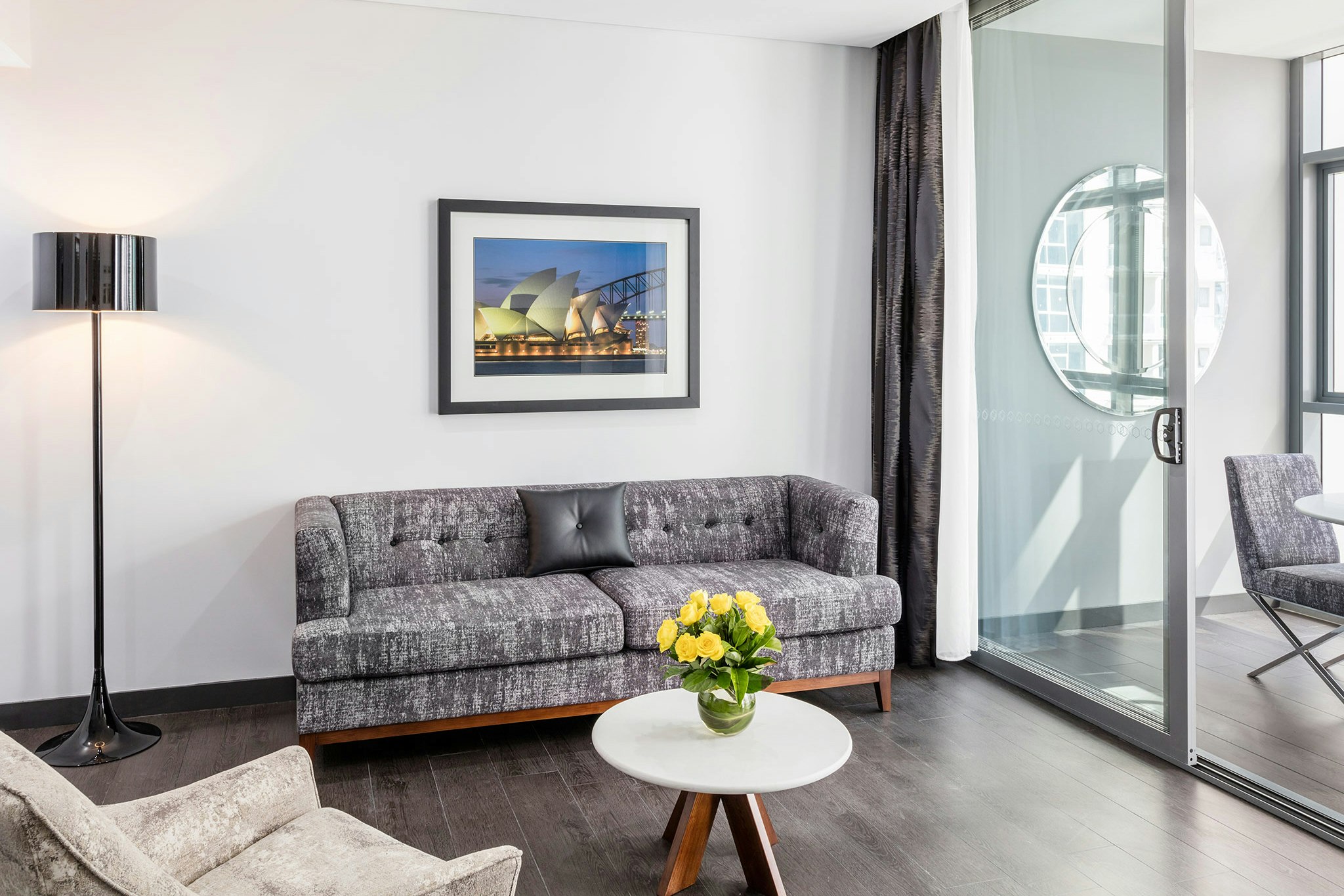 Meriton Suites Chatswood 12/21