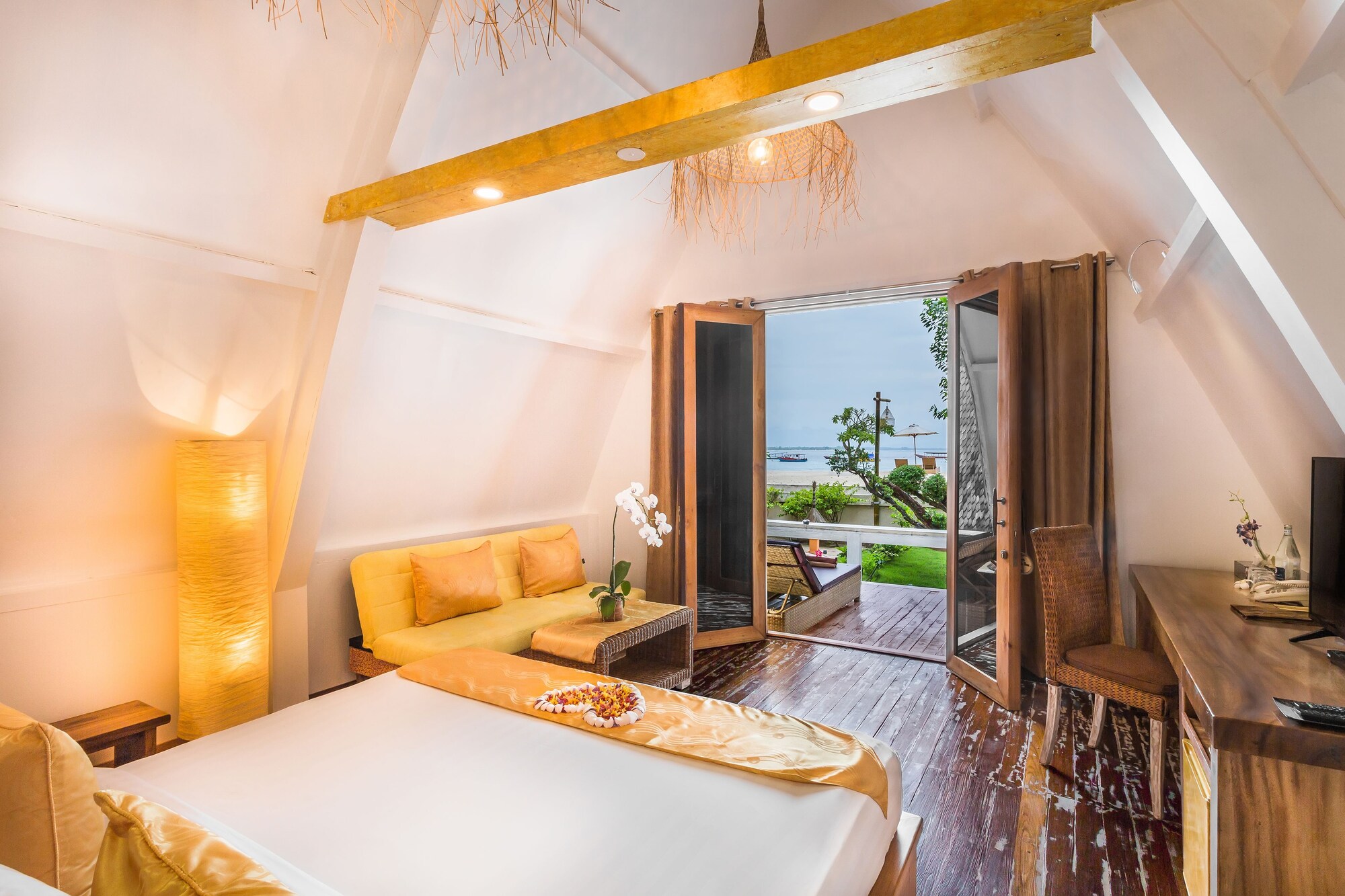 Lumbung, Beach, Cottage, King Bed