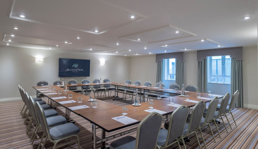 Bracken Court Hotel 46/60