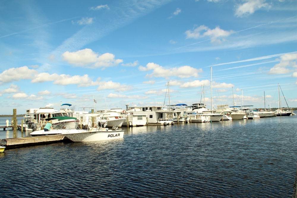 Crystal Cove Riverfront Resort 37/42