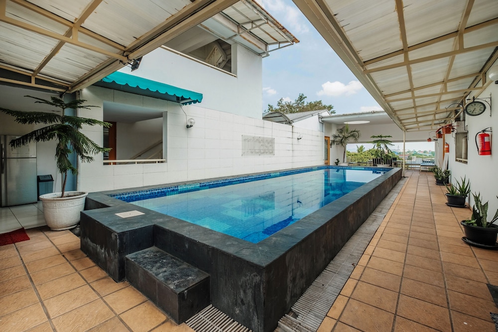 OYO 818 Micasa Residence 17/39