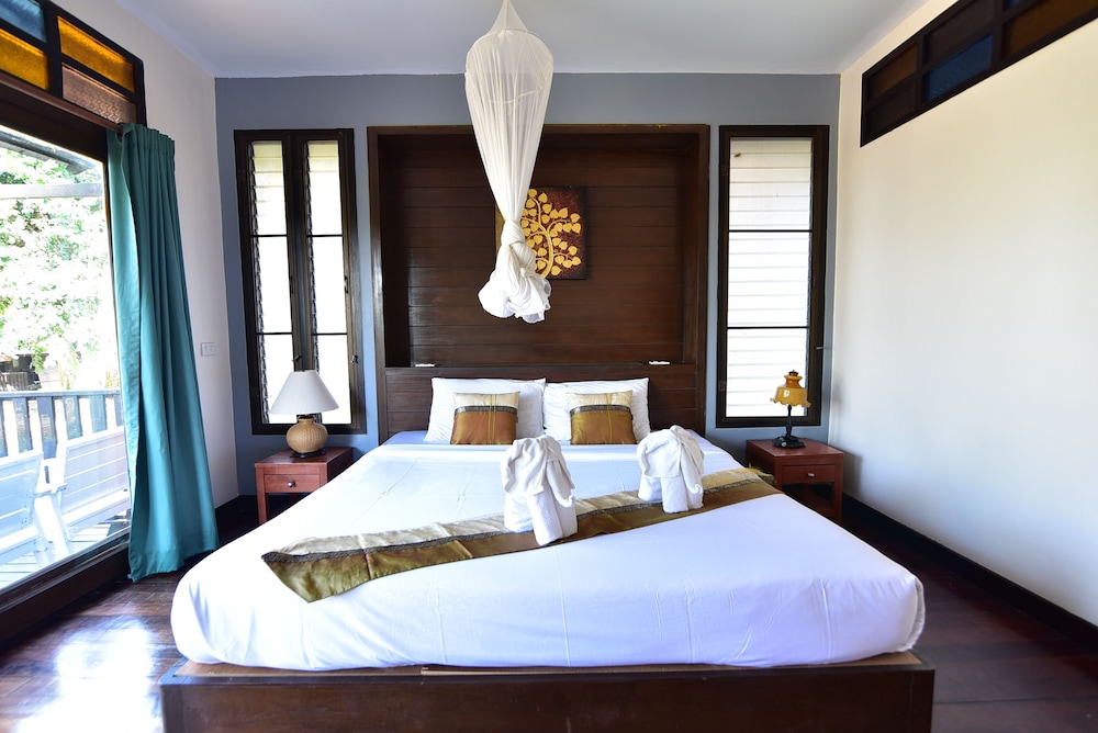 Koh Ngai Thanya Beach Resort 17/65