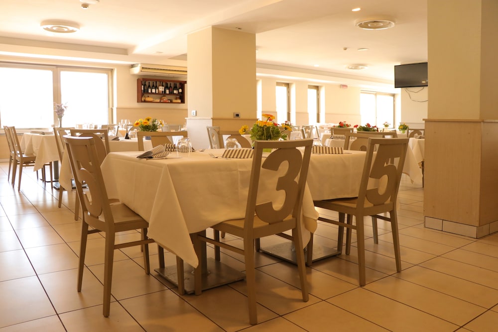 Ancora Hotel 52/72