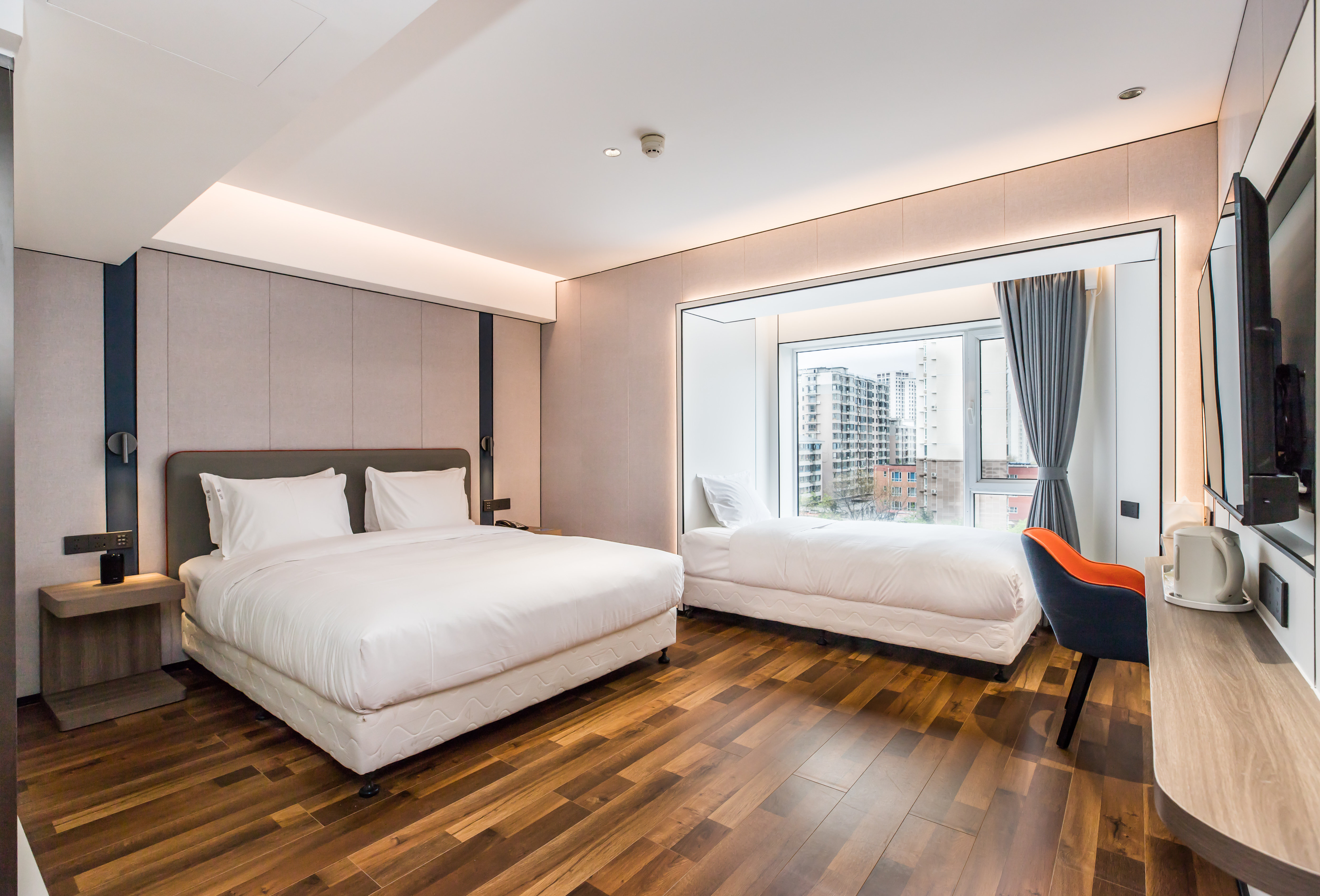 HOLIDAY INN EXPRESS CHENGDE DOWNTOWN 17/86