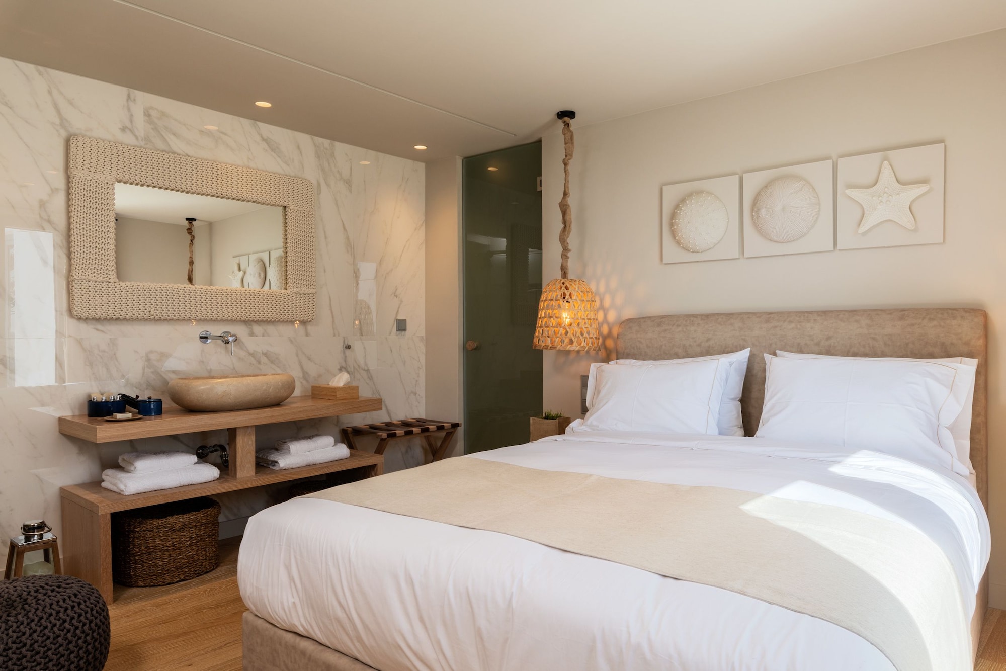 SUPERIOR, SUITE, QUEEN BED, GARDEN VIEW