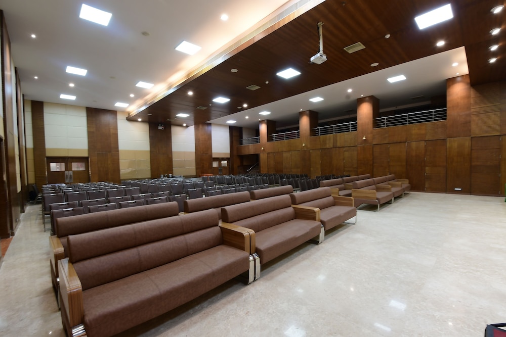 Oyo Premium Suryabagh 28/50