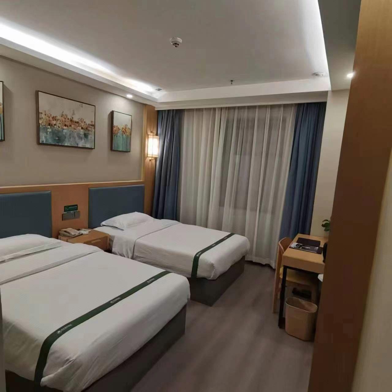 ROOM, 2 BEDS