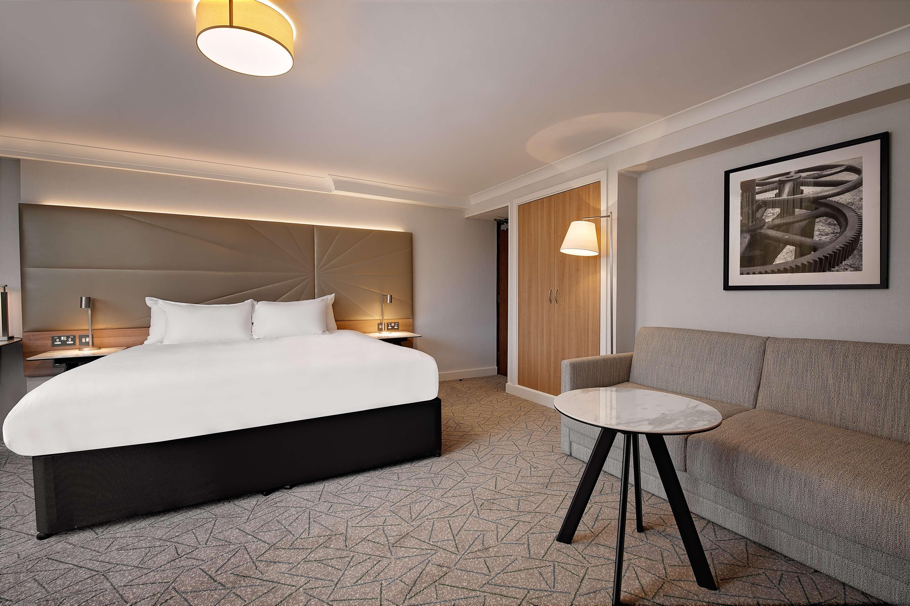 ROOM, KING BED, SOFA