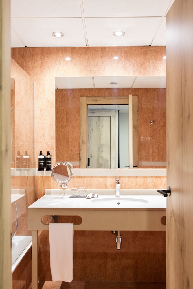 Acta Arthotel 6/50