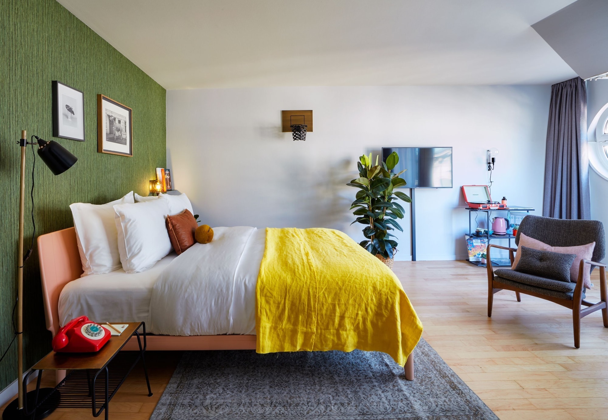 ROOM, XL