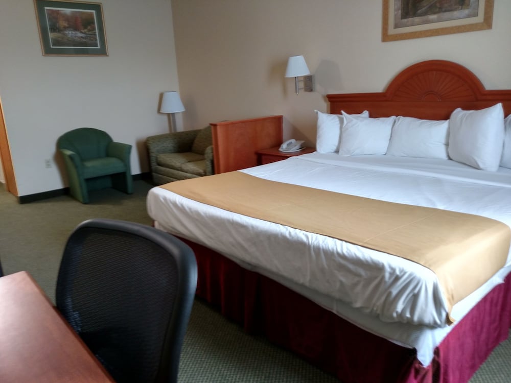 Holiday Inn Express Toledo West Napoleon 19/65