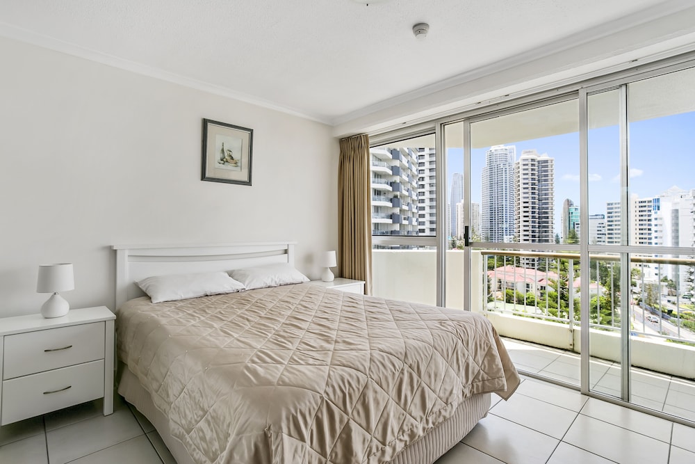 Surfers Beachside Holiday Apartments 12/35
