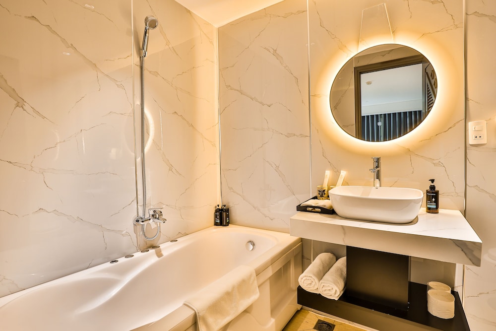 La Paix Sai Gon - Boutique Hotel 40/44