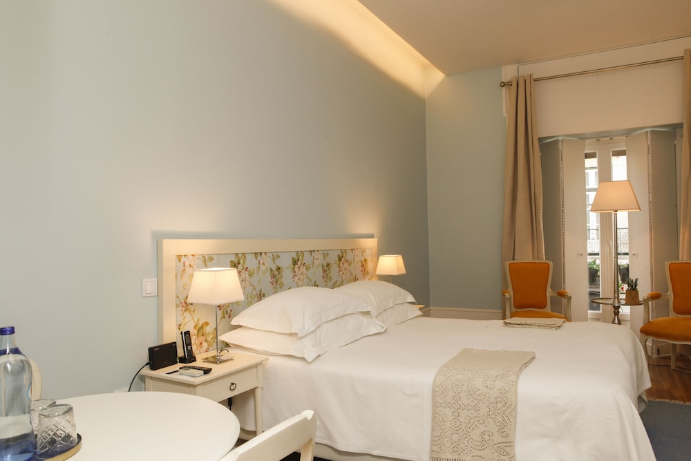SUITE, KING BED