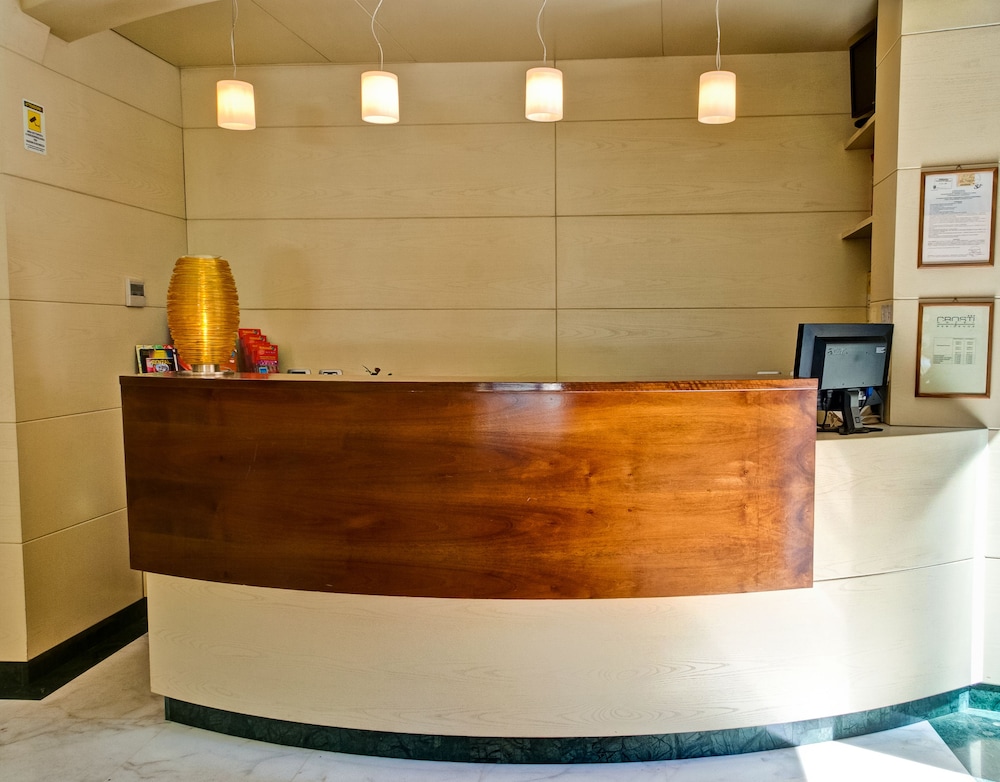 Crosti Hotel And Residence 3/45