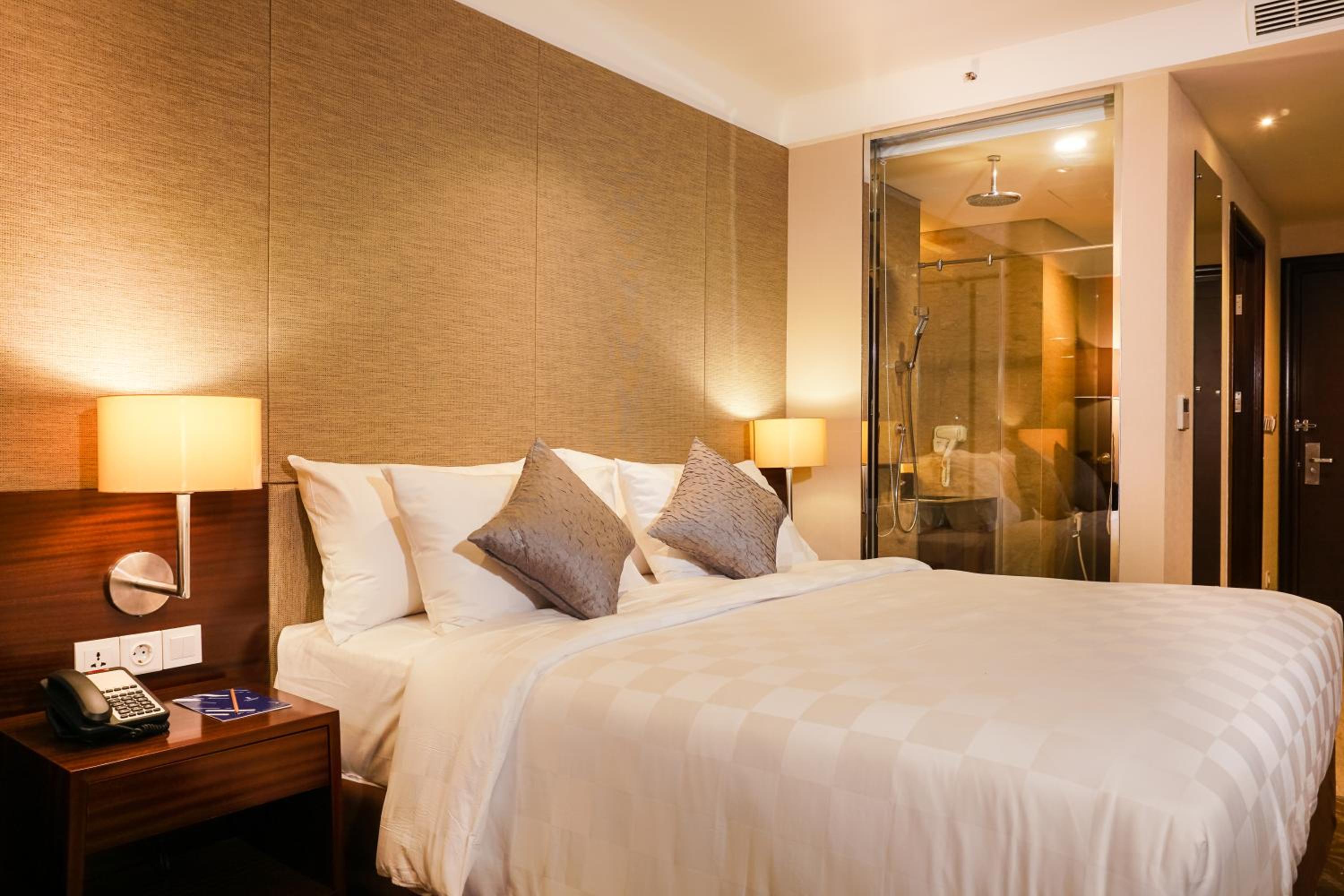 Deluxe Queen Room